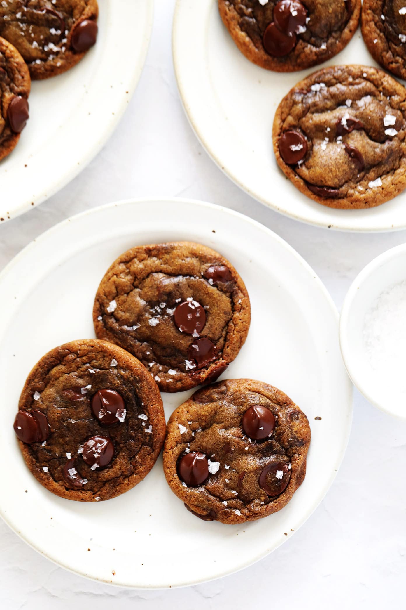 Cookies com gotas de chocolate para café expresso