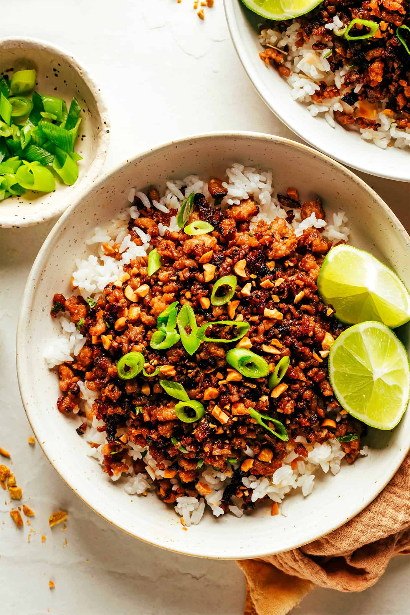 Carne de porco com limão e gengibre e arroz de coco