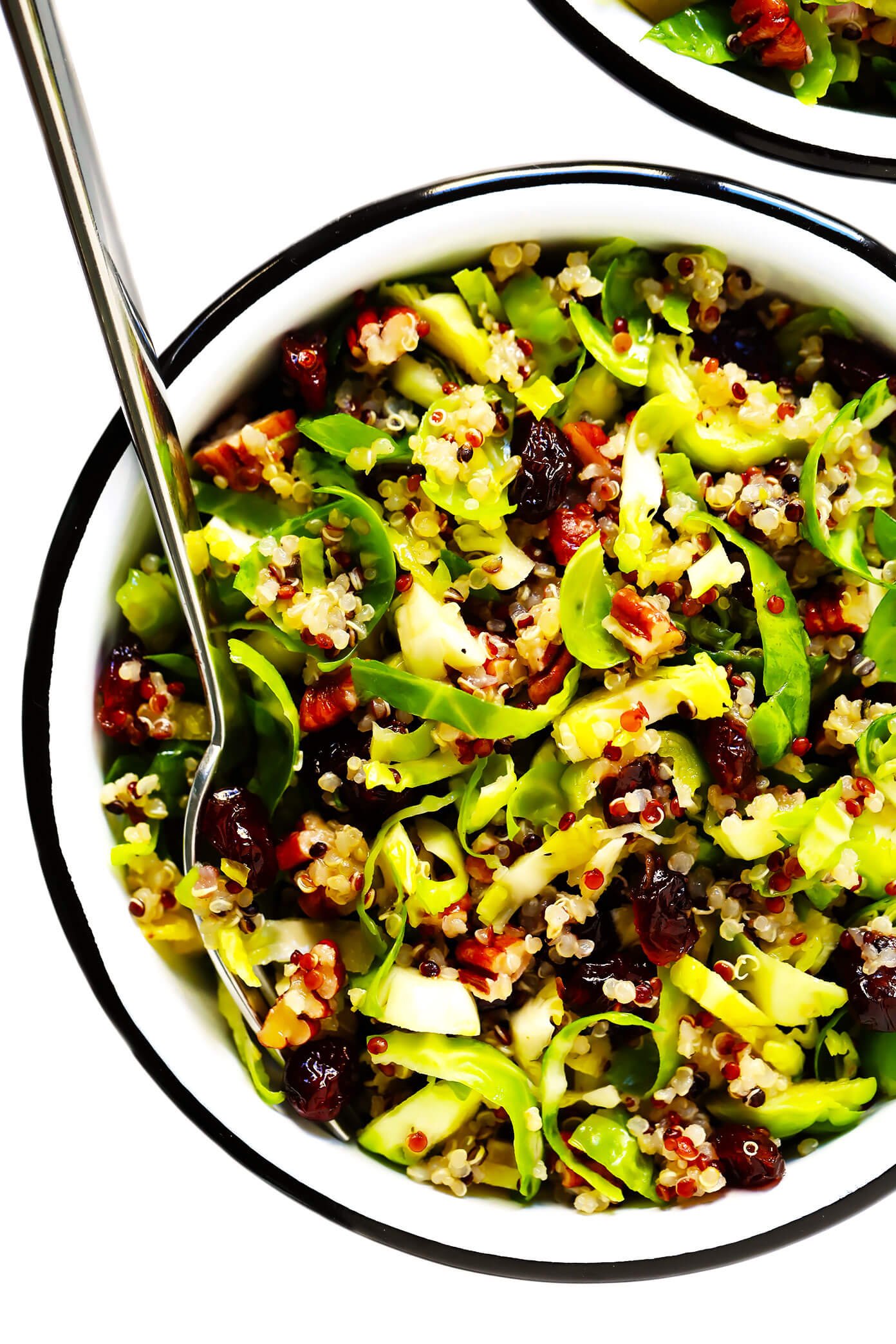 Salada de couve-de-bruxelas, cranberry e quinoa