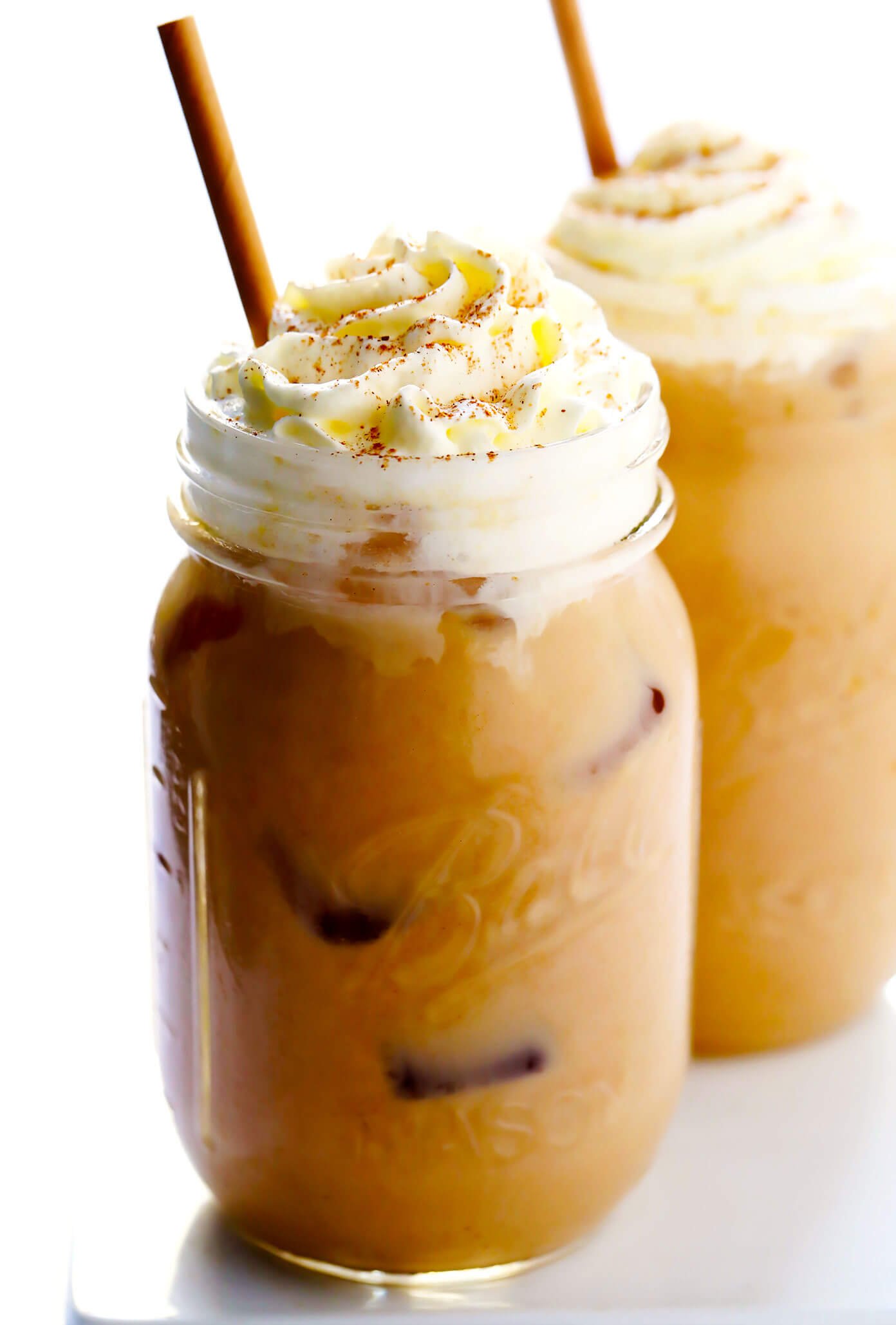 Iced Pumpkin Spice Latte (café com leite de abóbora e especiarias)